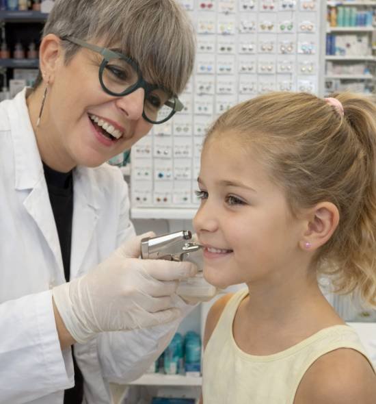 foratura-lobi-bambina-farmacia